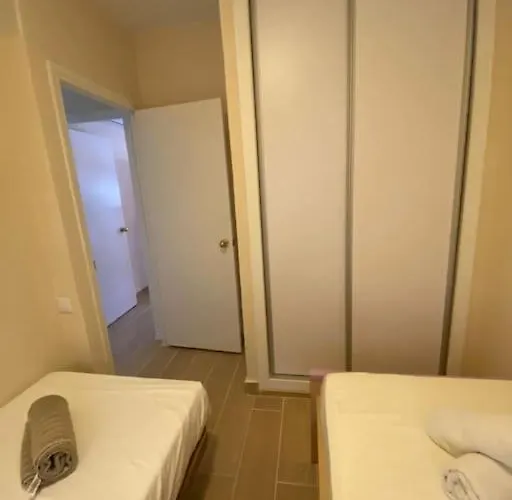 Delfin Avenida Ha * Cádiz